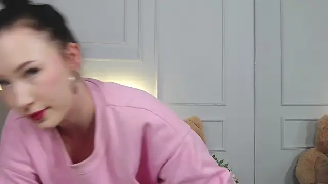 LeilaLow online show from 27, 2, 2025