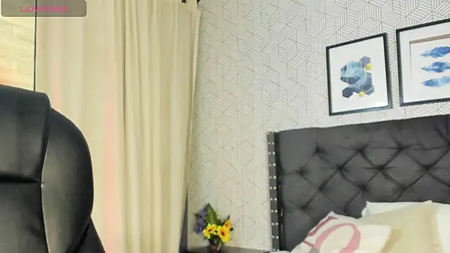 nicole  parker1 online show from 19, 1, 2025