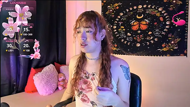 Snapshot of sophieMarshall01 chatting on 5, 3, 2025 sophieMarshall01 online show from 5, 3, 2025