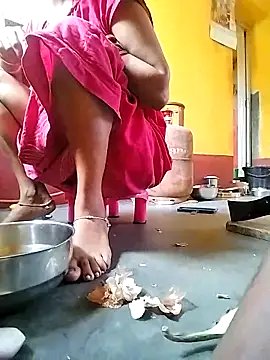 Snapshot of royaldoll-143 chatting on 5, 11, 2025 royaldoll-143 online show from 5, 11, 2025