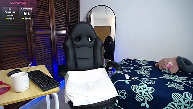 Snapshot of karoll_marquez chatting on 1, 3, 2025 karoll marquez online show from 1, 3, 2025
