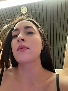 Holly Play online show from 11, 12, 2024