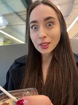 Holly Play online show from 30, 12, 2024