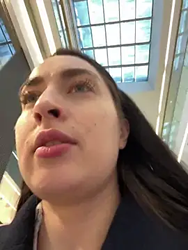 Holly Play online show from 6, 2, 2025