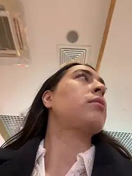 Holly Play online show from 10, 2, 2025