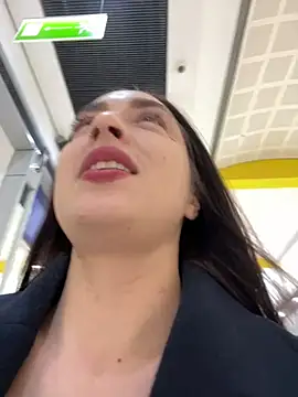 Holly Play online show from 14, 2, 2025