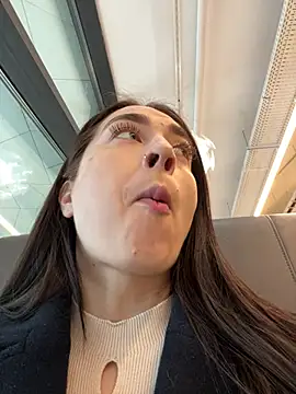 Holly Play online show from 27, 2, 2025