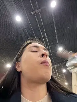 Holly Play online show from 28, 2, 2025