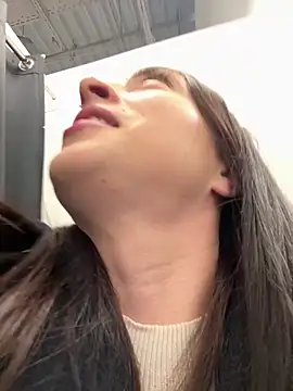 Holly Play online show from 28, 2, 2025