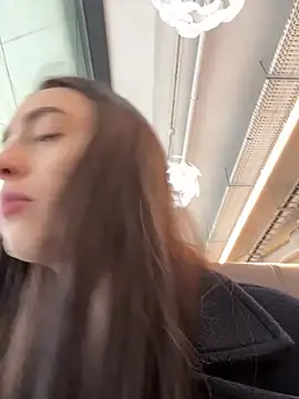 Holly Play online show from 12, 3, 2025