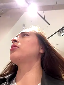 Holly Play online show from 15, 9, 2025