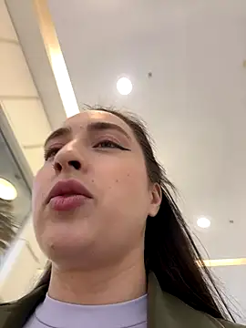 Holly Play online show from 26, 9, 2025