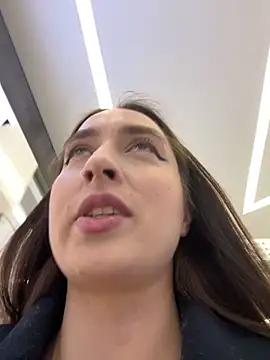 Holly Play online show from 19, 12, 2025