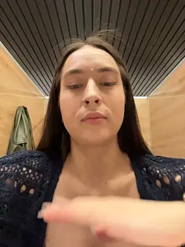 Holly Play online show from 27, 3, 2026