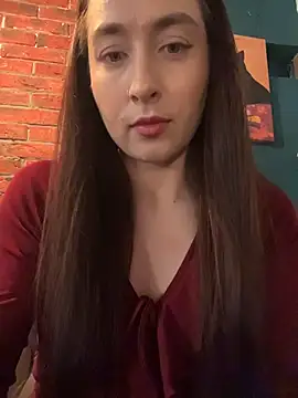 Holly Play online show from 3, 6, 2026