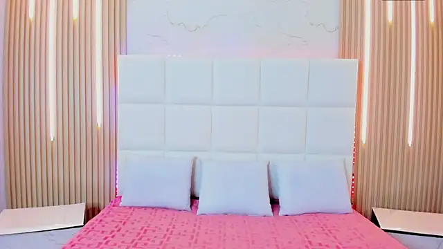 Iris Thompson  online show from 18, 10, 2025