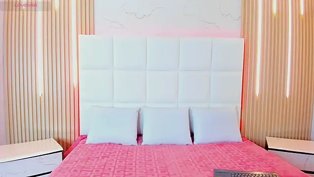 Iris Thompson  online show from 24, 10, 2025