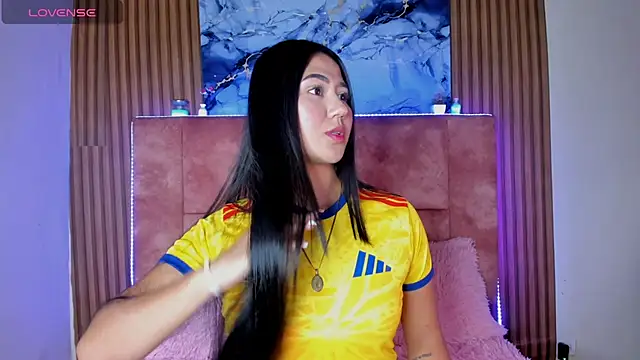 Snapshot of Iris_Thompson_ chatting on 4, 7, 2026 Iris Thompson online show from 4, 7, 2026