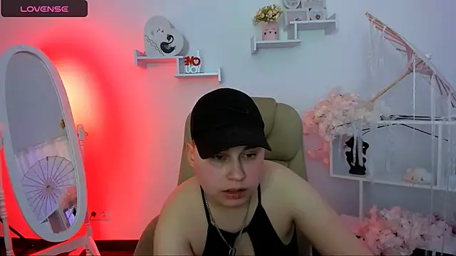 Snapshot of Dolly__Queen_ chatting on 4, 3, 2025 Dolly Queen online show from 4, 3, 2025