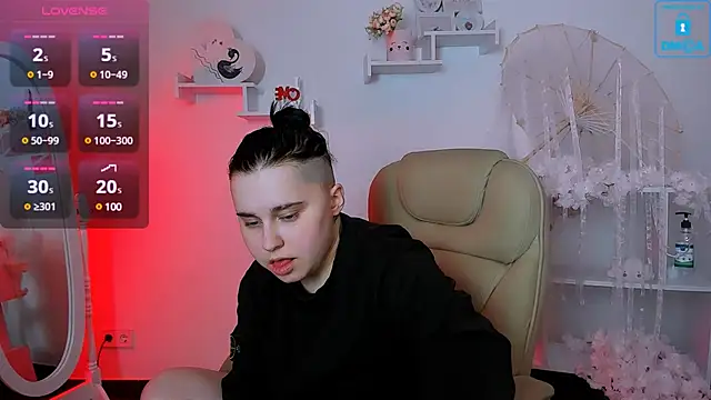 Snapshot of Dolly__Queen_ chatting on 18, 3, 2025 Dolly Queen online show from 18, 3, 2025