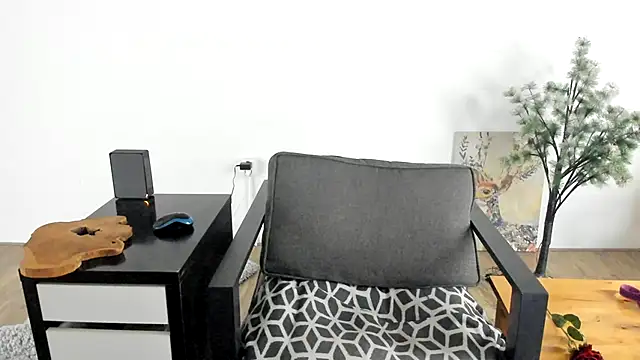 MendiPetite online show from 18, 3, 2025