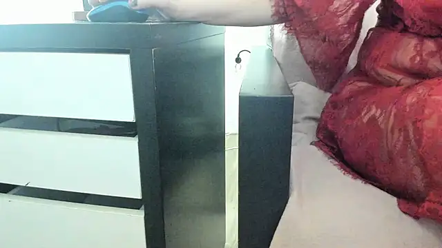 MendiPetite online show from 20, 2, 2026