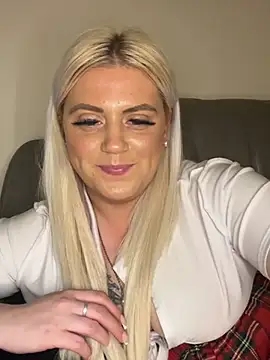 Blondiee3088 online show from 5, 12, 2024