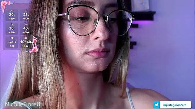 Snapshot of nicollefiorett chatting on 8, 12, 2024 nicollefiorett online show from 8, 12, 2024