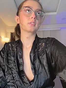 nicollefiorett online show from 16, 3, 2026