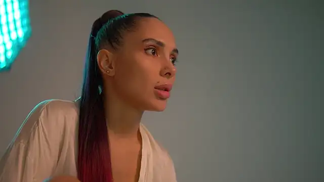 Mila May  online show from 18, 9, 2025