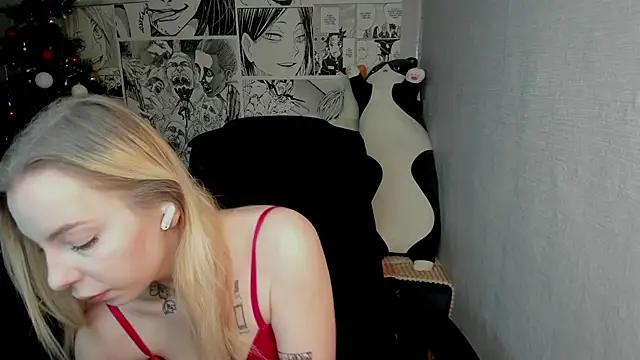 Snapshot of Martha_Cameron chatting on 17, 12, 2024 Martha Cameron online show from 17, 12, 2024