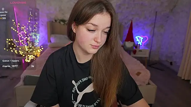 DonnaLustt online show from 2, 1, 2025