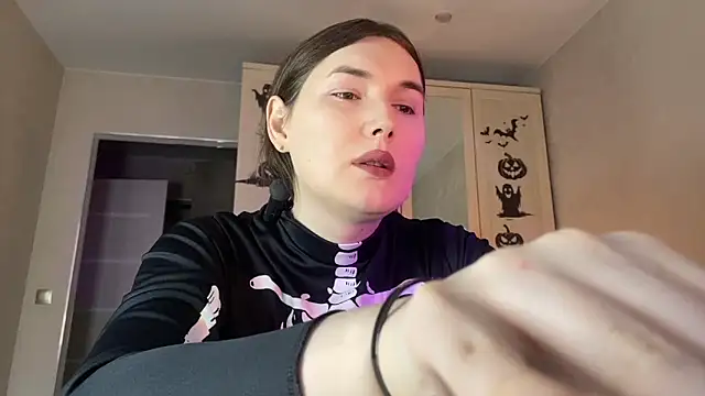 Maria Bowie online show from 29, 10, 2025