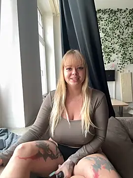 Snapshot of AnnaLenaaa chatting on 25, 9, 2025 AnnaLenaaa online show from 25, 9, 2025