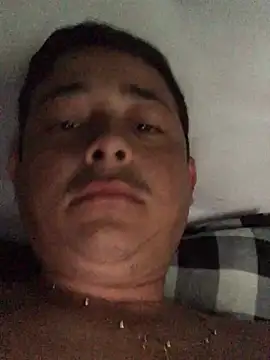 isacalejandroo online show from 8, 2, 2025