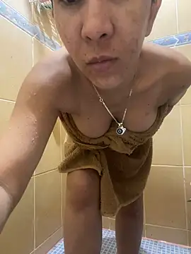 Snapshot of johaminie chatting on 5, 1, 2025 johaminie online show from 5, 1, 2025