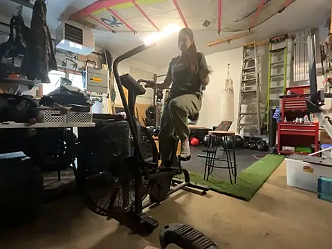 MissSwitch online show from 6, 1, 2025