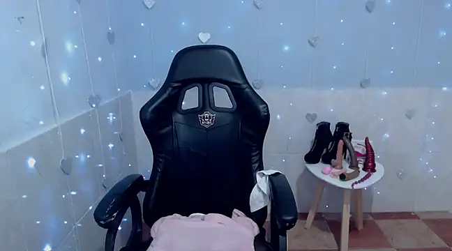 kiara scottt online show from 1, 2, 2025