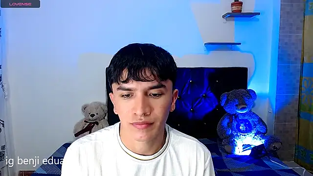 Snapshot of benji_hoter chatting on 4, 7, 2026 benji hoter online show from 4, 7, 2026