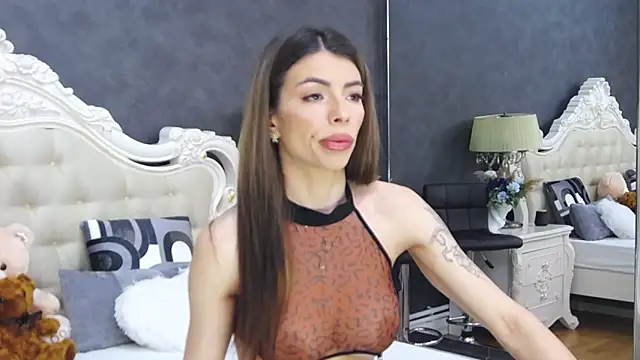 Snapshot of LaraDivine chatting on 5, 5, 2026 LaraDivine online show from 5, 5, 2026