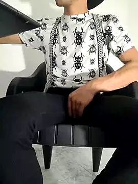 Snapshot of charlesss19 chatting on 3, 3, 2025 charlesss19 online show from 3, 3, 2025