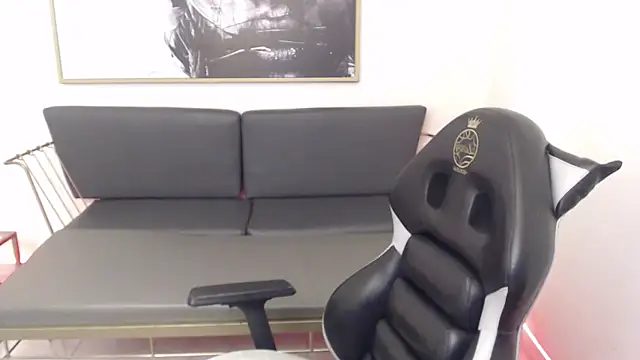 Snapshot of Shenna_brunette_ chatting on 15, 12, 2024 Shenna brunette online show from 15, 12, 2024