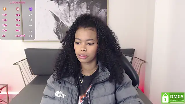 Snapshot of Shenna_brunette_ chatting on 28, 12, 2024 Shenna brunette online show from 28, 12, 2024