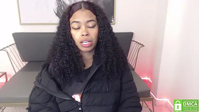 Snapshot of Shenna_brunette_ chatting on 18, 1, 2025 Shenna brunette online show from 18, 1, 2025