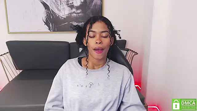 Snapshot of Shenna_brunette_ chatting on 22, 1, 2025 Shenna brunette online show from 22, 1, 2025