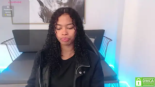 Snapshot of Shenna_brunette_ chatting on 25, 1, 2025 Shenna brunette online show from 25, 1, 2025