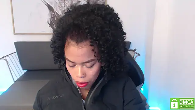 Snapshot of Shenna_brunette_ chatting on 26, 1, 2025 Shenna brunette online show from 26, 1, 2025