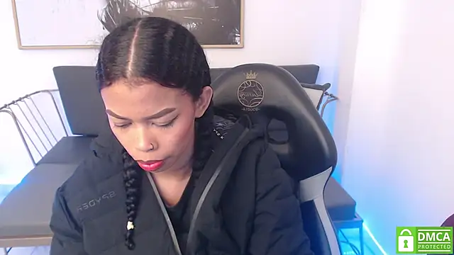 Snapshot of Shenna_brunette_ chatting on 29, 1, 2025 Shenna brunette online show from 29, 1, 2025