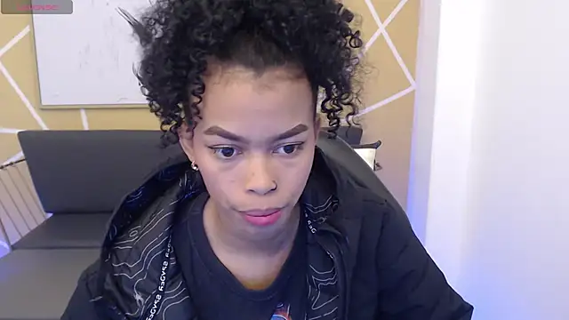 Snapshot of Shenna_brunette_ chatting on 8, 3, 2025 Shenna brunette online show from 8, 3, 2025