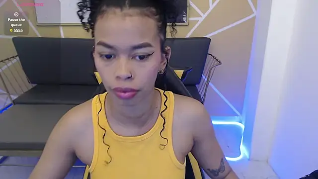 Snapshot of Shenna_brunette_ chatting on 12, 3, 2025 Shenna brunette online show from 12, 3, 2025